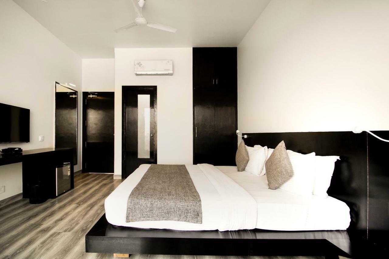 The Saneer Jaipur Hotel Exterior photo