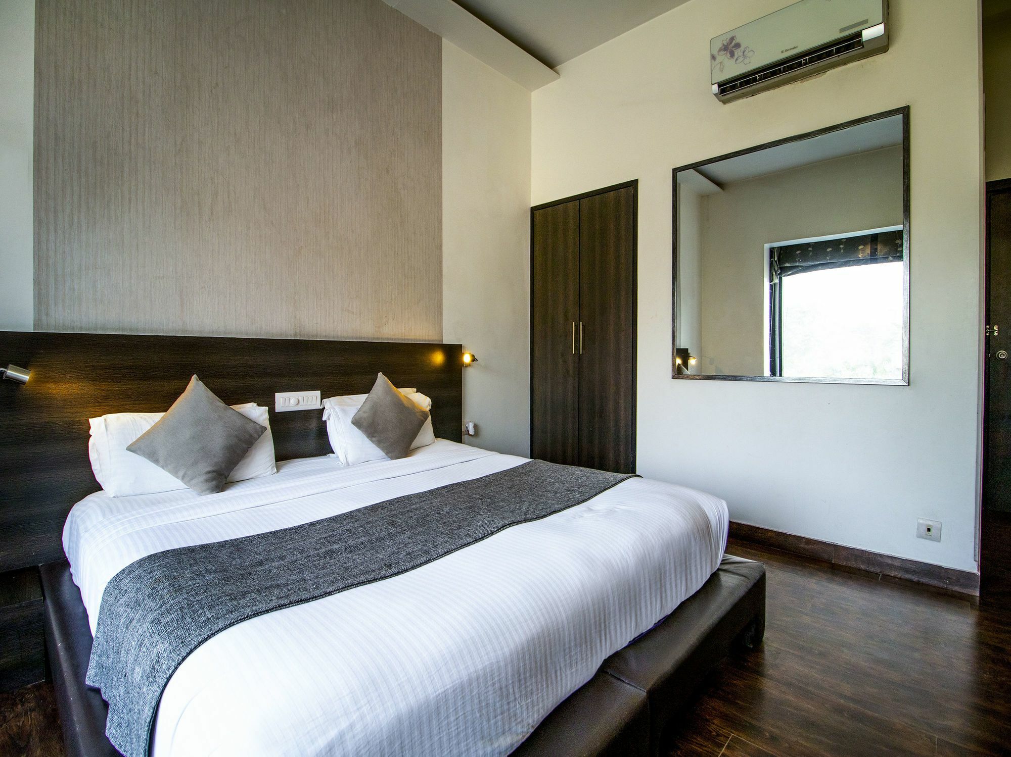 The Saneer Jaipur Hotel Exterior photo
